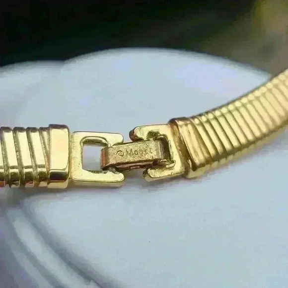 VTG Signed Monet Runway Collectable 70s goldtone Choker Omega Snake Necklace - Picture 11 of 17